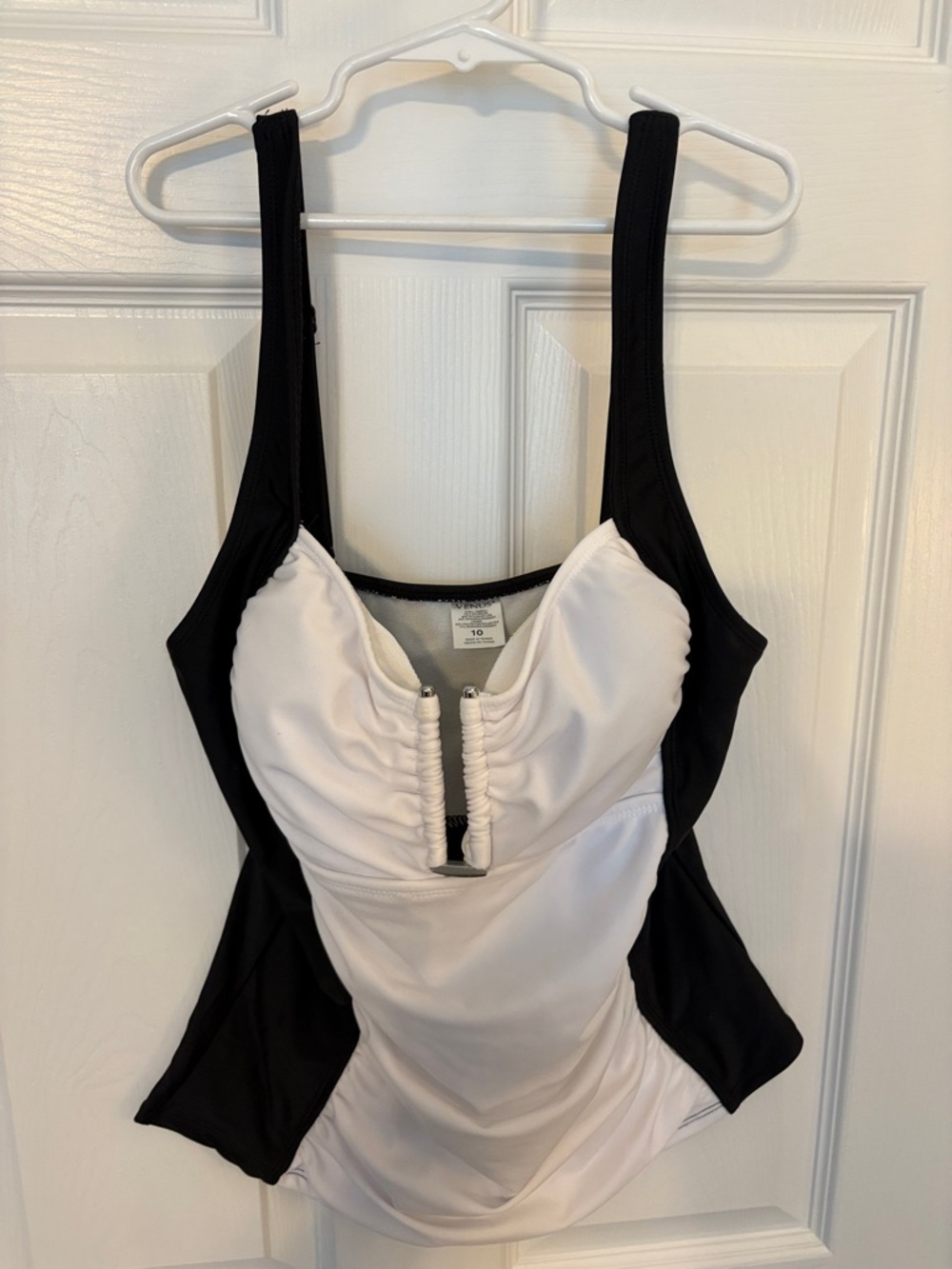 VENUS Black and White Ruched One-Piece Swimsuit with Zipper
